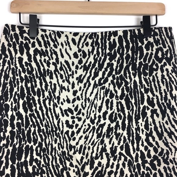TALBOTS Pencil Skirt Animal Print Textured Classic Style Cheetah Petite Size 6P - Picture 2 of 9